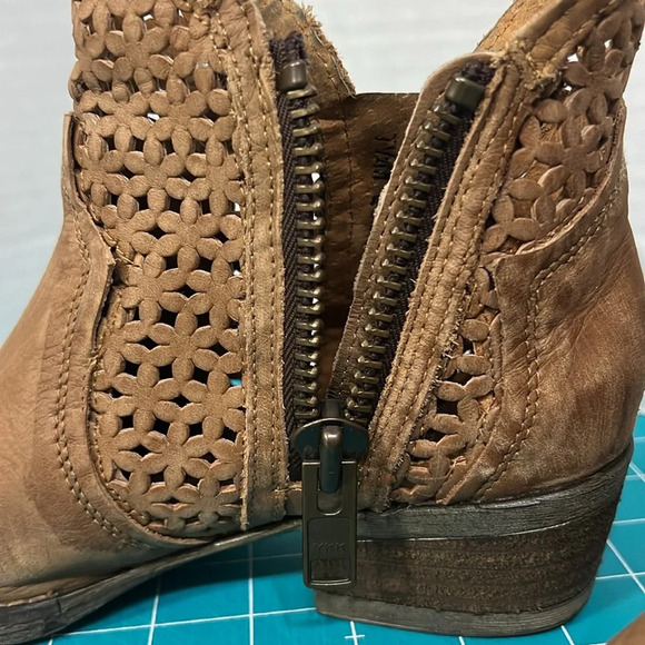 Circle G by Coral Distressed Tan Cutout Shortie Boot - Picture 12 of 12